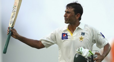 Younis-Khan-of-Pakistan-leaves-the-ground-after-being-dismissed-for-1063