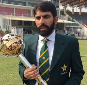 Misbah first Pakistani Receive Test Mace from ICC