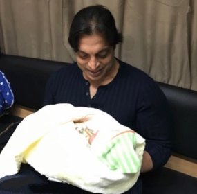 Shoaib-Akhtar-Baby-Pictures-600x450