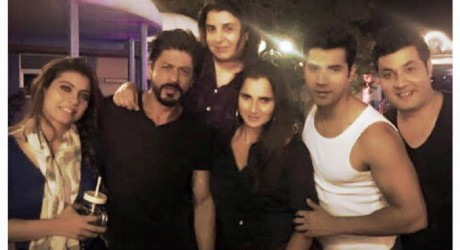 Sania Mirza And SRK Selfie Party